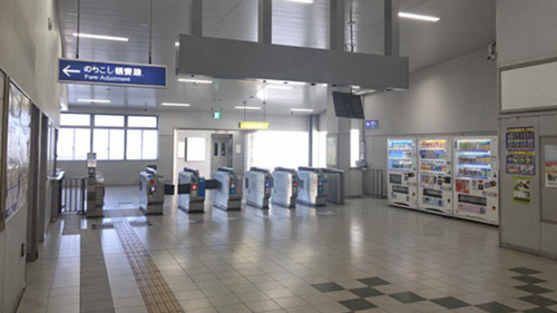 駅改札は2階に1か所のみ