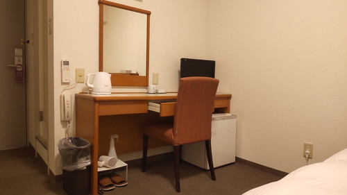 シングルルームのデスク