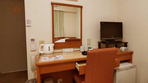 ツインルームのデスク